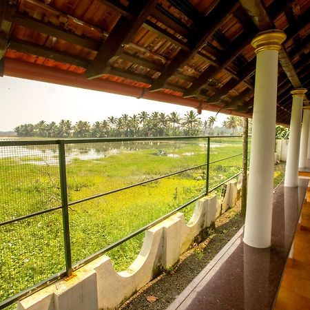 Palmy Lake Resort Alappuzha 외부 사진