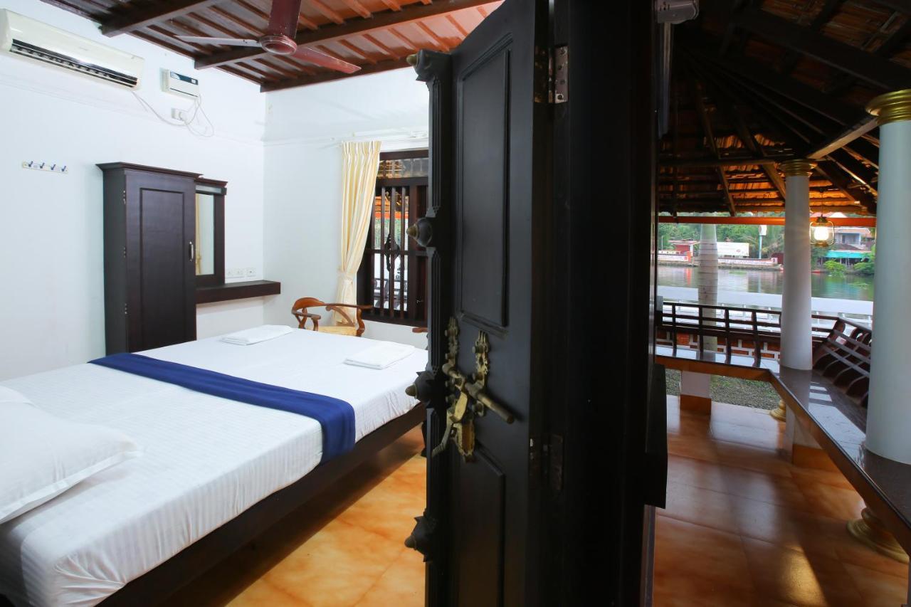 Palmy Lake Resort Alappuzha 외부 사진